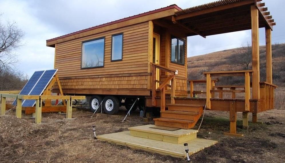 Exterior view of a wooden tiny home on wheels – perfect inspiration for tiny home DIY ideas