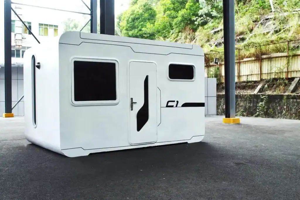 Modern earthquake resistant tiny home unit with compact design