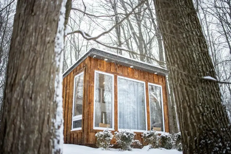 Cozy Cabin Design to Winterize Your Tiny Home winterize tiny home with a rustic cabin design in snowy conditions